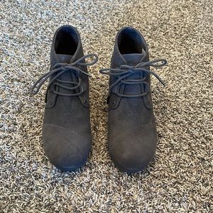 Women’s Toms wedge Booties.